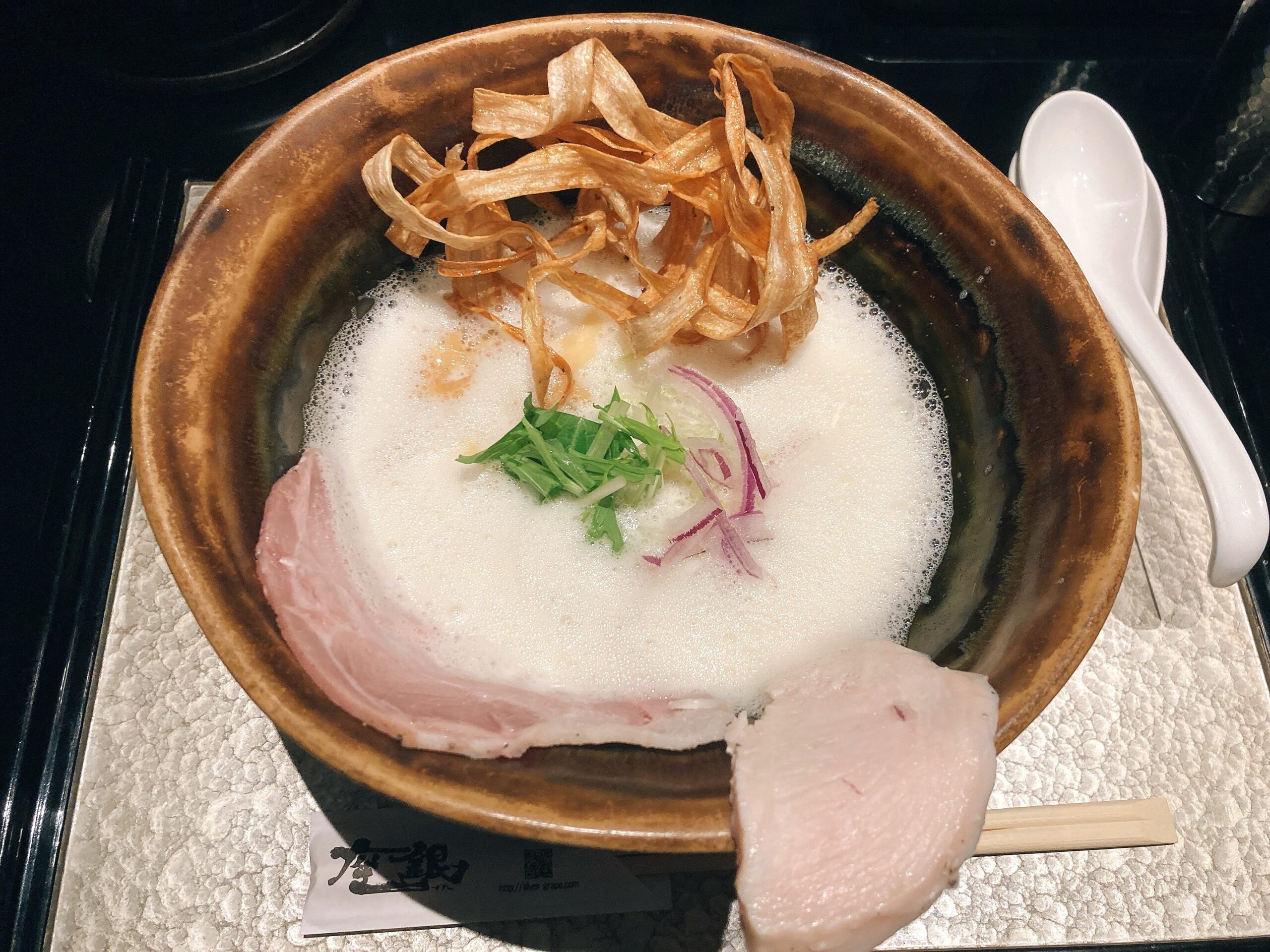 とうとう行ってきたよ！「鶏soba座銀 本店」。濃厚だけどあっさりふわふわスープ、これは一度試してみて！ – 本町ブログ